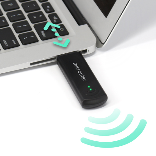 GL.iNet GL-USB150 подключен к USB порту ноутбука