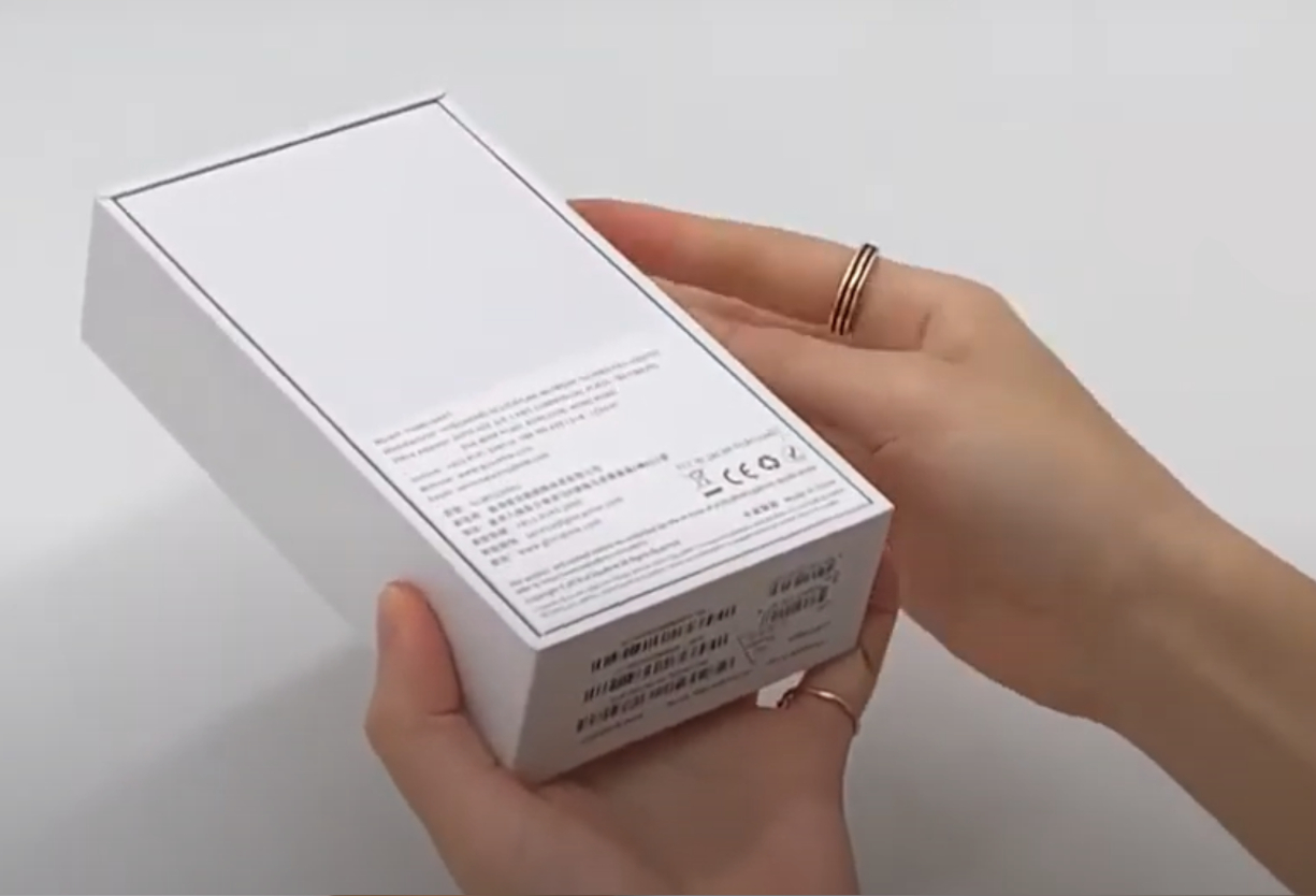 Коробка GlocalMe G4 Pro вид ззаду